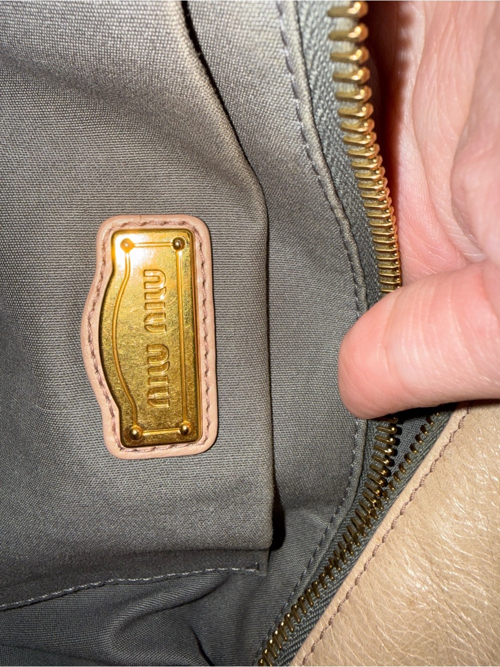 Miu Miu Vitello Bow Bag - Picture 5 of 9